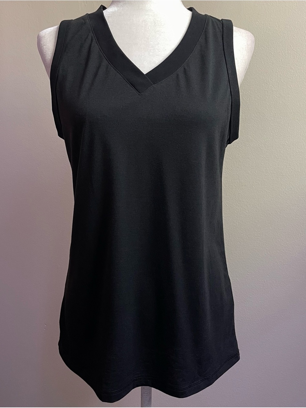 NWT Automet Sleeveless V-Neck Black Tank Top - medium